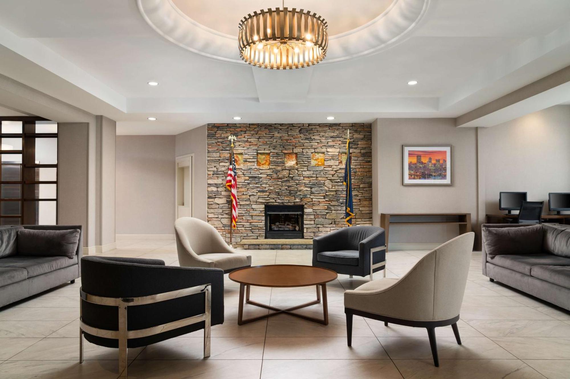 Hotel Doubletree By Hilton Pittsburgh Airport 3*