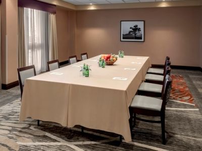 Hotel Doubletree By Hilton Pittsburgh Airport 3*